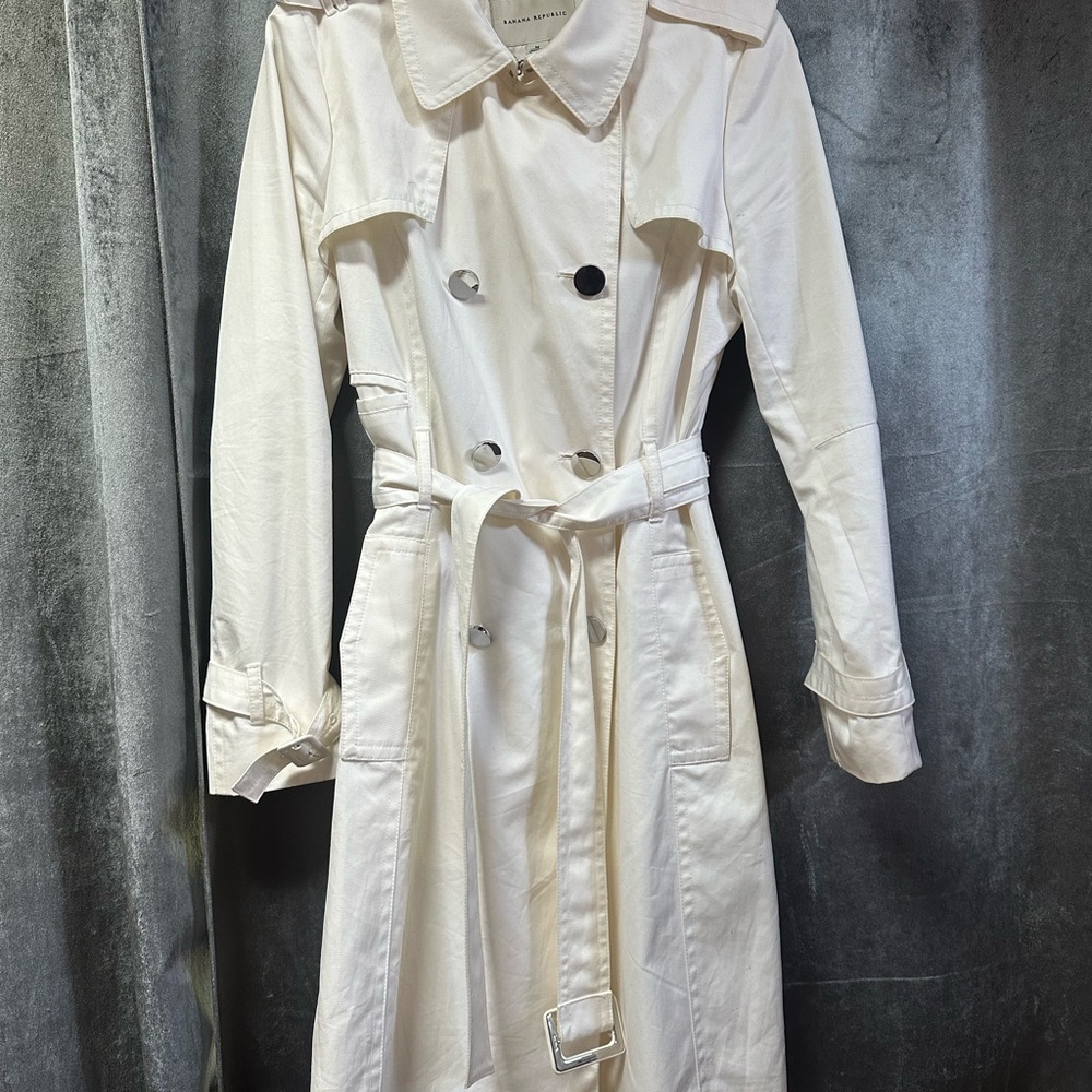 Banana Republic White 2009 trench coat.  37 1/2” long.  Size Medium.
